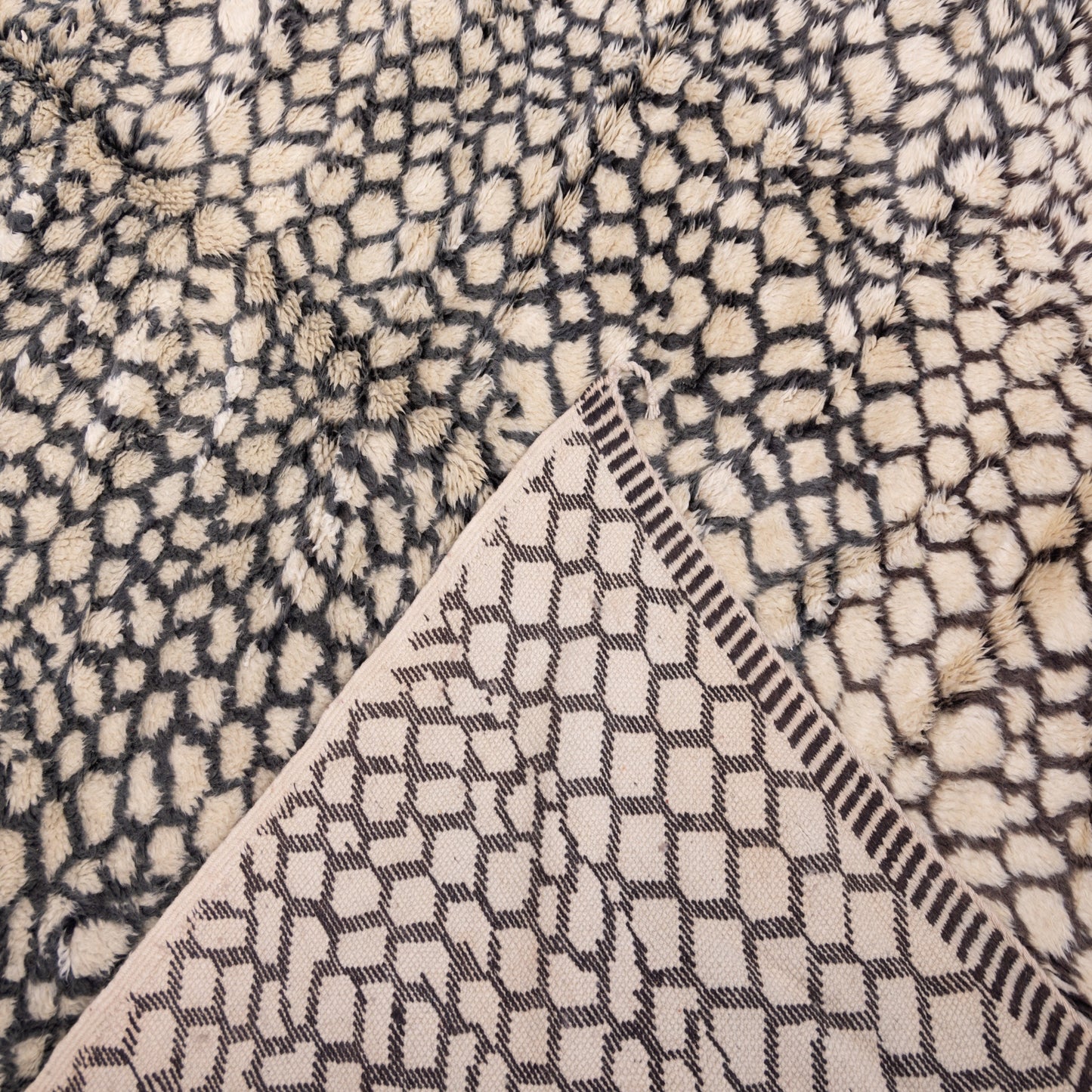 Handwoven Moroccan Mrirt Rug – Luxurious High-Pile Wool Berber Carpet in Black & Beige Geometric Design
