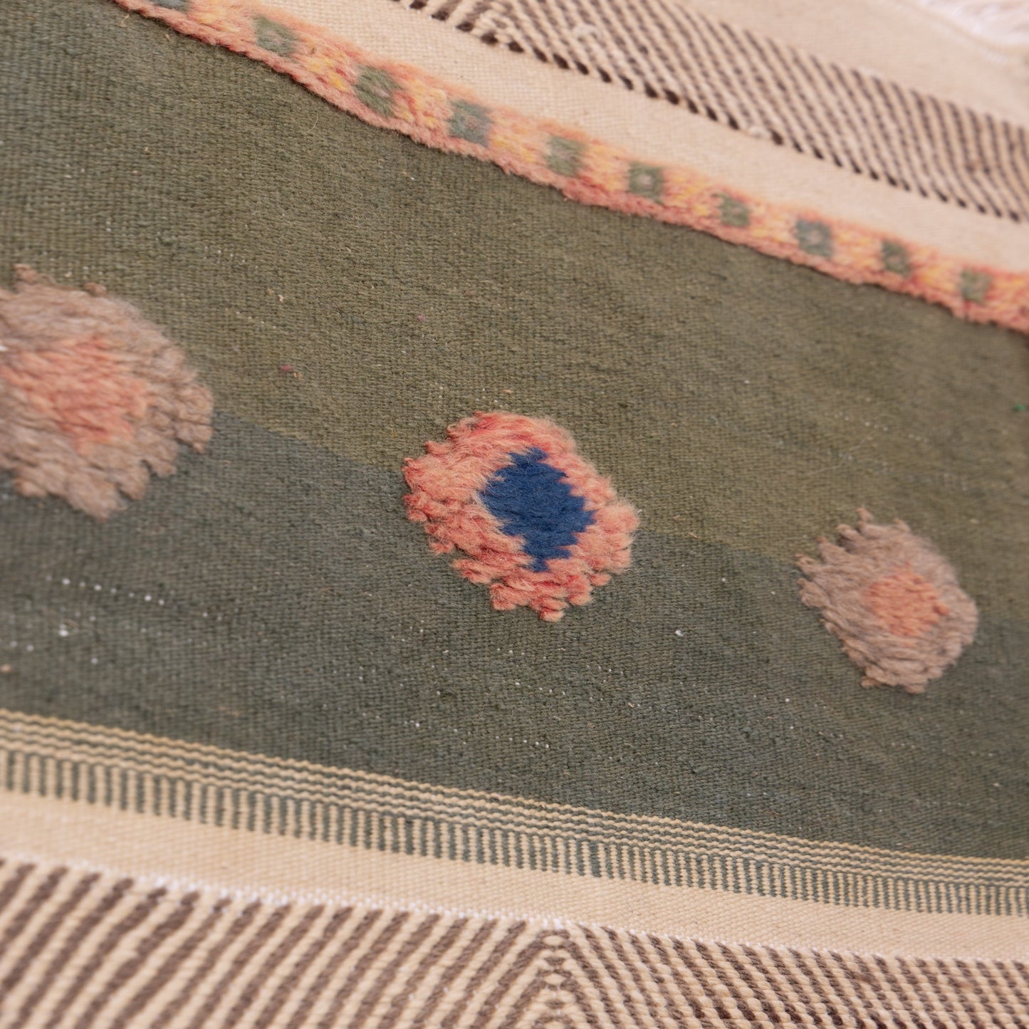 Authentic Moroccan Akhnif Rug – Handwoven Amazigh Textile in Olive Green & Beige ; 3,44 ft / 1,97 ft