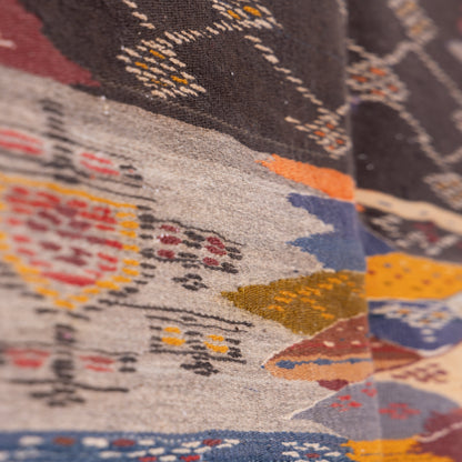 Handwoven Moroccan Akhnif Rug – A Vintage Work of Art ; 4,92 ft / 3,61 ft