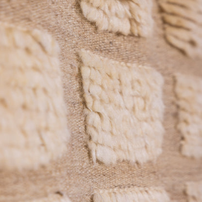 Handwoven Taznakht Moroccan Rug – 100% Wool Beige & Cream Grid Pattern – Authentic Berber Minimalist Design – High Atlas Artisan Weaving ; 8,69 ft / 5,41 ft