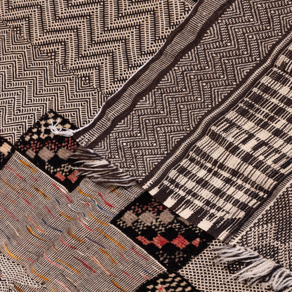 Handwoven Akhnif Rug – Moroccan Berber Artistry in Black & Beige ;  5,25 ft / 3,61 ft