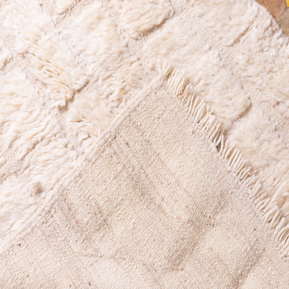 Handwoven Taznakht Moroccan Rug – 100% Wool Cream & Beige Textured Carpet – Authentic Berber Artisan Weaving – Minimalist Geometric Design ; 4,92 ft / 3,28 ft