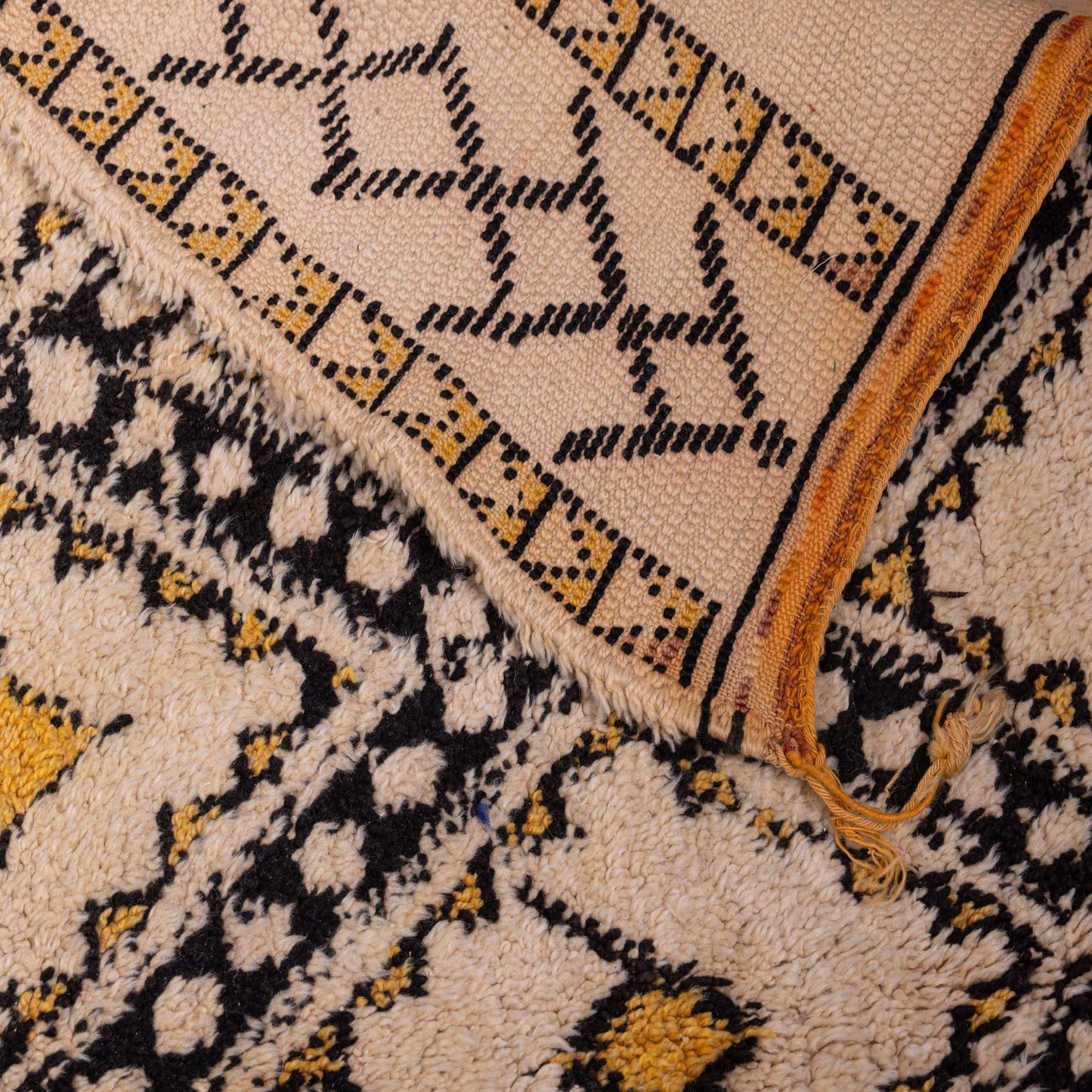 Vintage Moroccan Berber Rug – Handwoven Wool with Intricate Tribal Motifs ; 8,53 ft /  6,40 ft