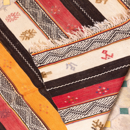 Handwoven Moroccan Akhnif Rug – Authentic Berber Wool Carpet ; 4,76 ft / 3,28 ft