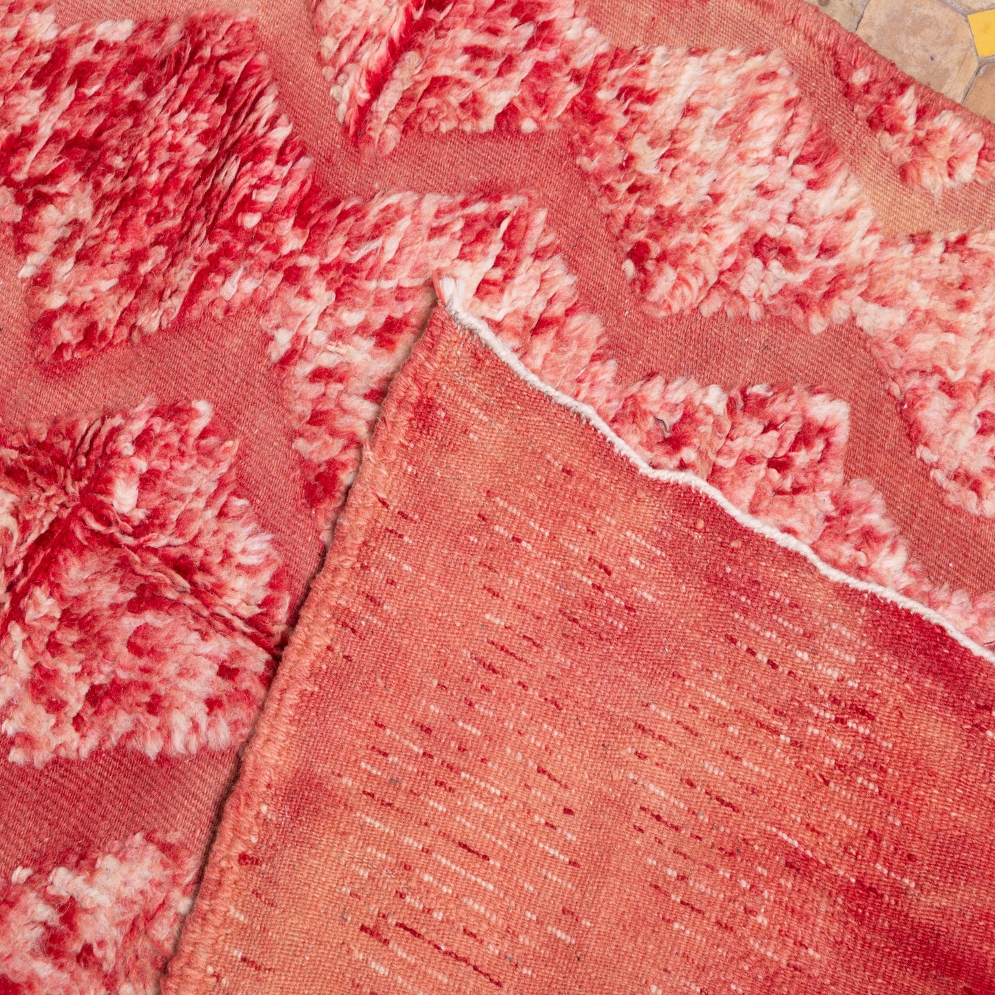 Handwoven Taznakht Moroccan Rug – 100% Wool Deep Red & Beige Zigzag Carpet – Authentic Berber Design – High Atlas Artisan Craftsmanship ; 7,05 ft / 3,94 ft