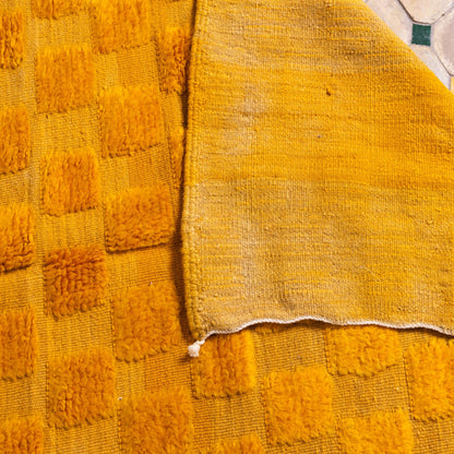 Handwoven Taznakht Moroccan Rug – 100% Wool Golden Yellow Checkerboard Carpet – Authentic Berber Artisan Weaving – Warm Geometric Design ; 6,89 ft / 3,94 ft