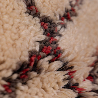 Vintage Moroccan Berber Rug – Handwoven Wool with Tribal Symbols & Red Accents ; 9,68 ft / 5,25 ft