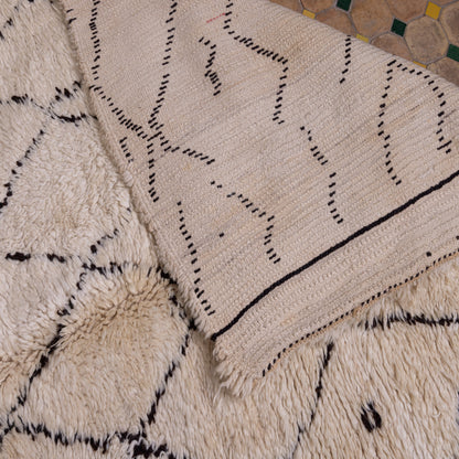 Vintage Moroccan Berber Rug – Handwoven Wool Carpet with Diamond Motif & Tribal Accents ; 10,33 ft / 5,74 ft