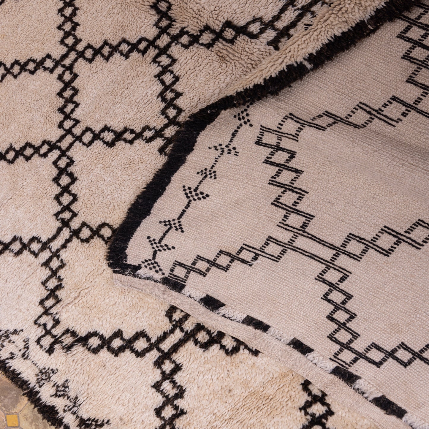 Vintage Moroccan Beni Ourain Rug – Handwoven Wool with Geometric Berber Pattern ; 10,66 ft /  6,23 ft