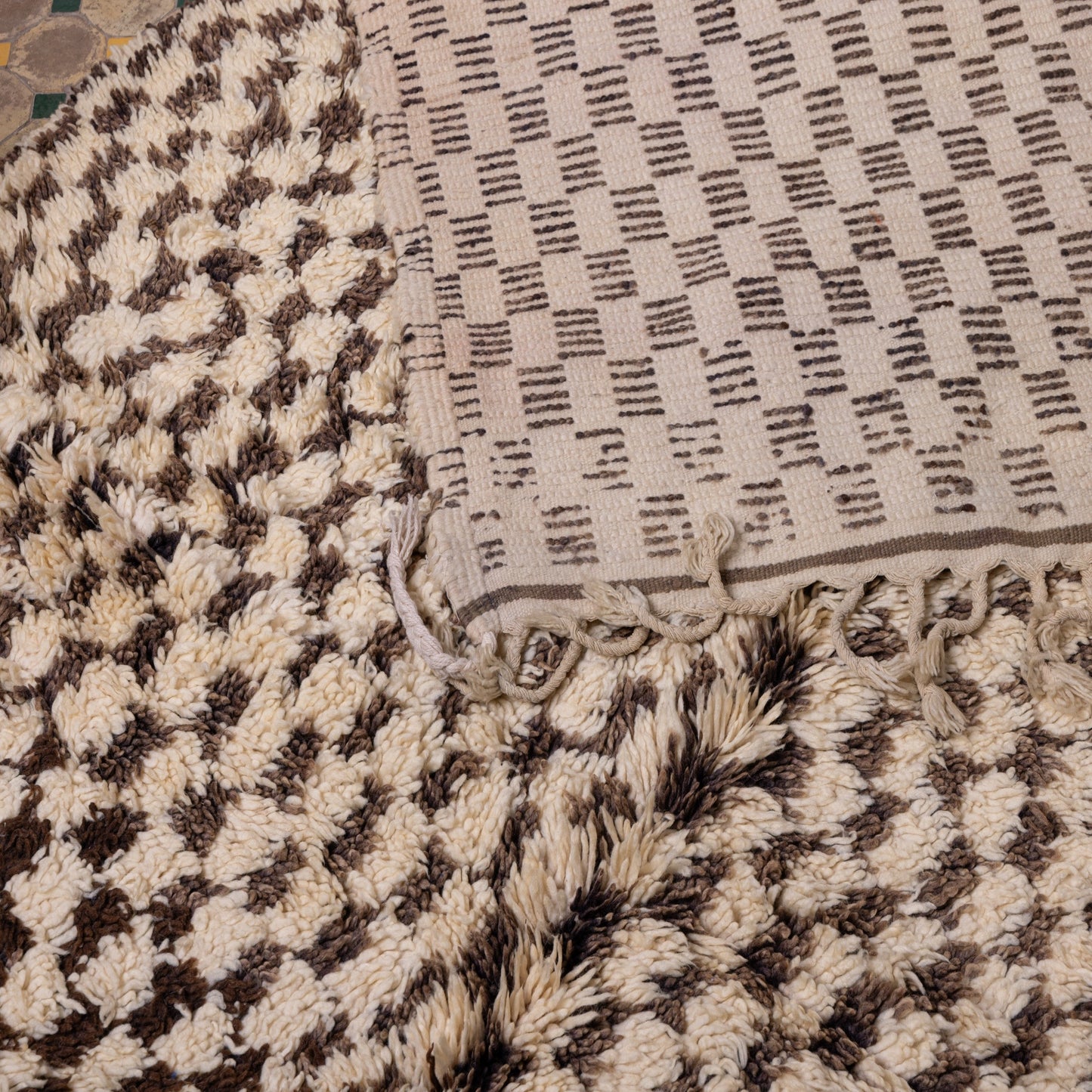 Vintage Moroccan Berber Rug – Handwoven Wool Carpet with Unique Checkerboard Pattern ; 8,53 ft  / 5,91 ft