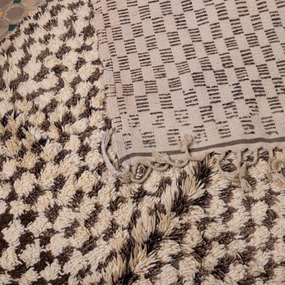 Vintage Moroccan Berber Rug – Handwoven Wool Carpet with Unique Checkerboard Pattern ; 8,53 ft  / 5,91 ft