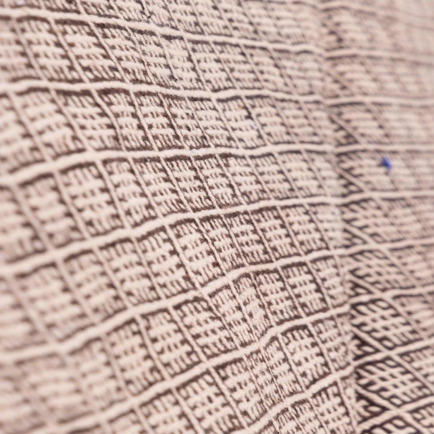 Handwoven Moroccan Akhnif Rug – Geometric Berber Diamond Weave ; 5,25 ft / 3,44 ft