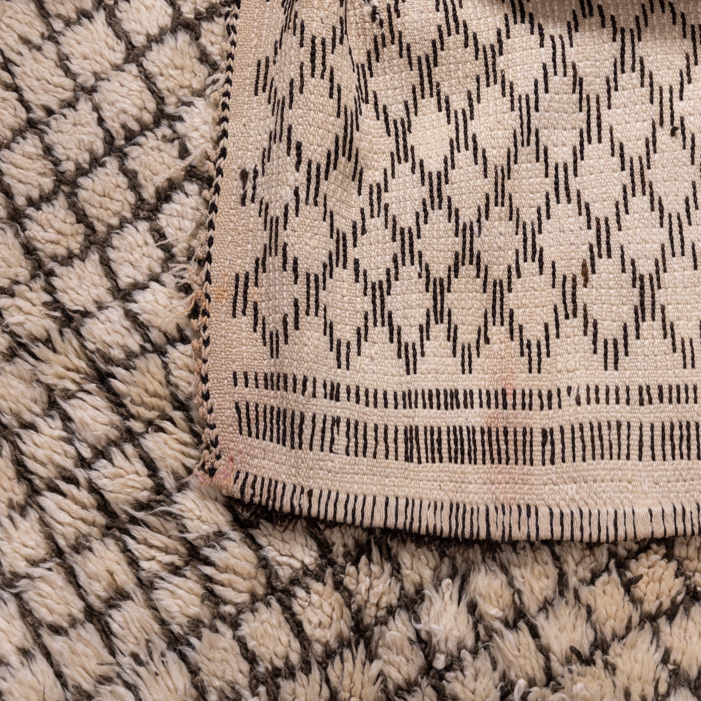 Vintage Moroccan Berber Rug – Handwoven Wool with Classic Diamond Motif ; 10,17 ft /  6,23 ft