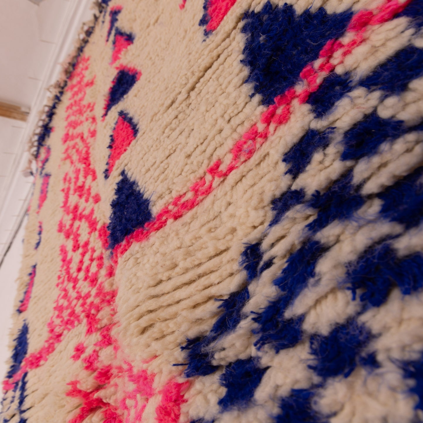 Modern Azilal Rug - Neon Pink & Indigo Tribal Pattern - Moroccan Handwoven Carpet - 80% Wool 20% Cotton - Boho Wall Hanging or Floor Art