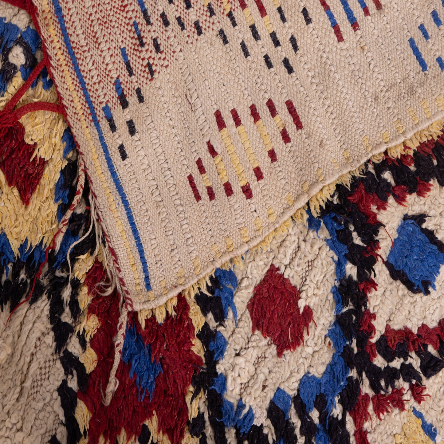 Mountain Echo” – Vintage Azilal Rug with Bold Diamond Motifs