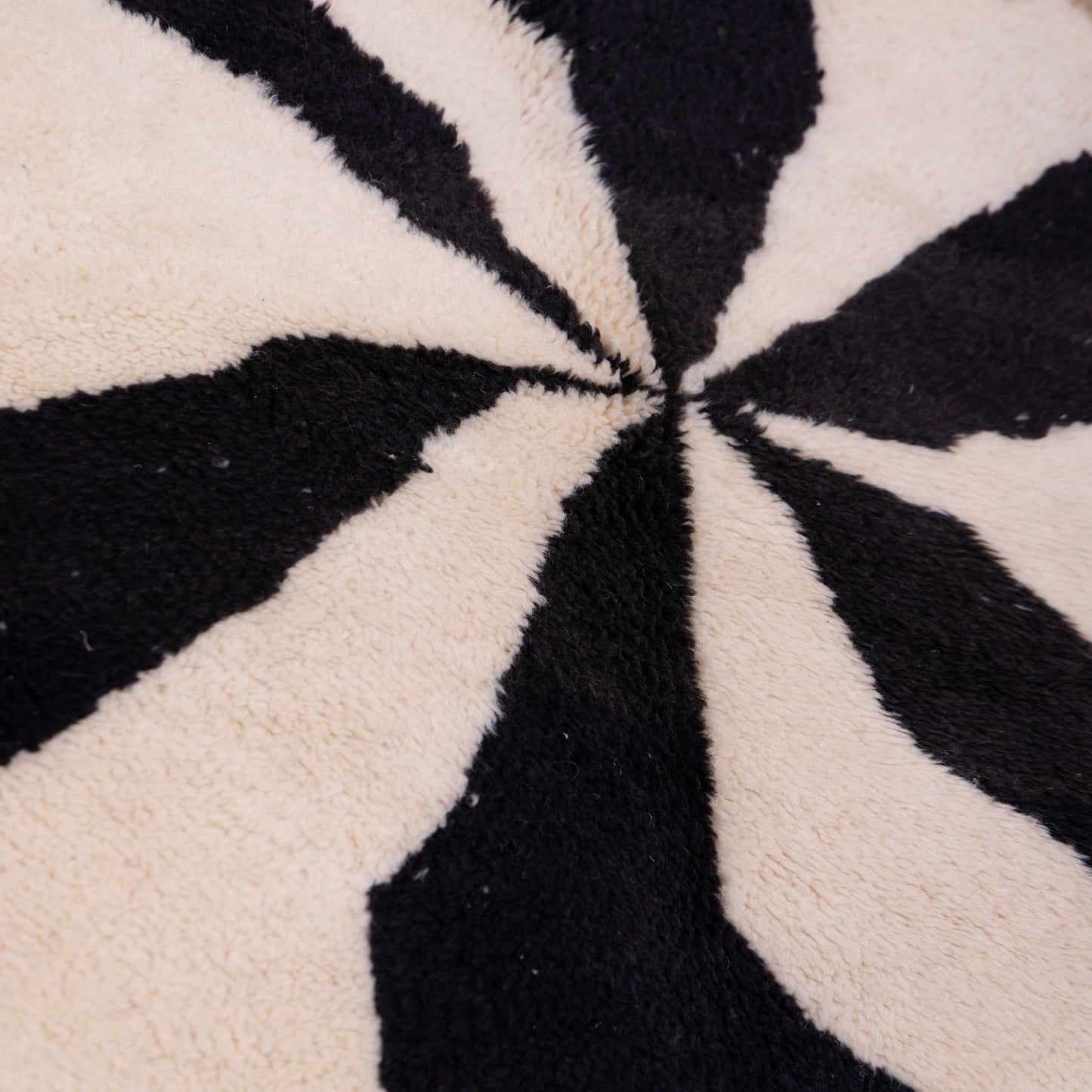 Handwoven Moroccan Wool Rug – Black & White Optical Spiral Design – Geometric Berber Carpet – Modern Minimalist Art Rug