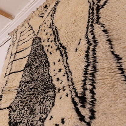 Modern Black & White Azilal Rug - Abstract Tribal Art - Handmade Moroccan Wool & Cotton - Minimalist Berber Decor