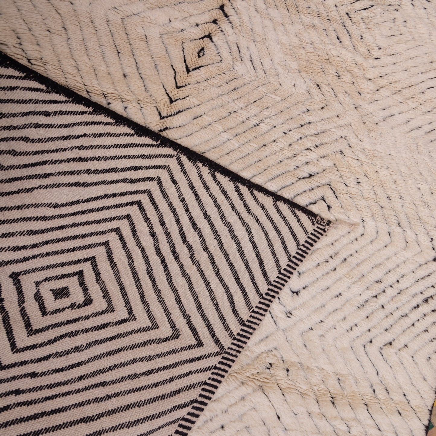 Handwoven Moroccan Mrirt Rug – Luxurious High-Pile Wool Berber Carpet in Black & White Geometric Design ; 11,81 ft / 8,20 ft
