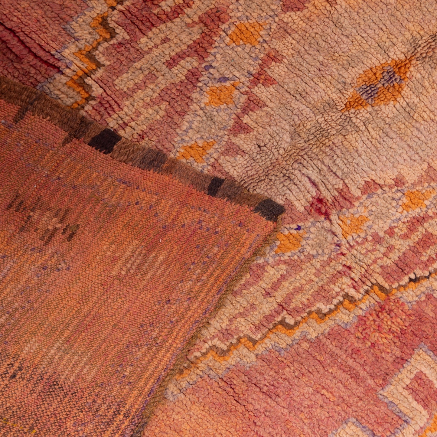 Vintage Moroccan Rehamna Rug – Handwoven Berber Wool Carpet with Geometric Medallion ; 8,20 ft / 4,92 ft