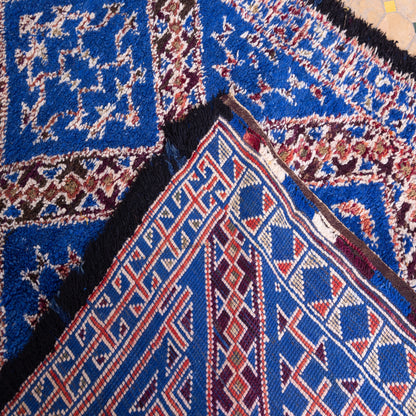 Vintage Moroccan Berber Rug – Handwoven Wool from Moyen Atlas – Geometric Diamond Pattern in Majorelle Blue – Authentic Beni Mguild Carpet