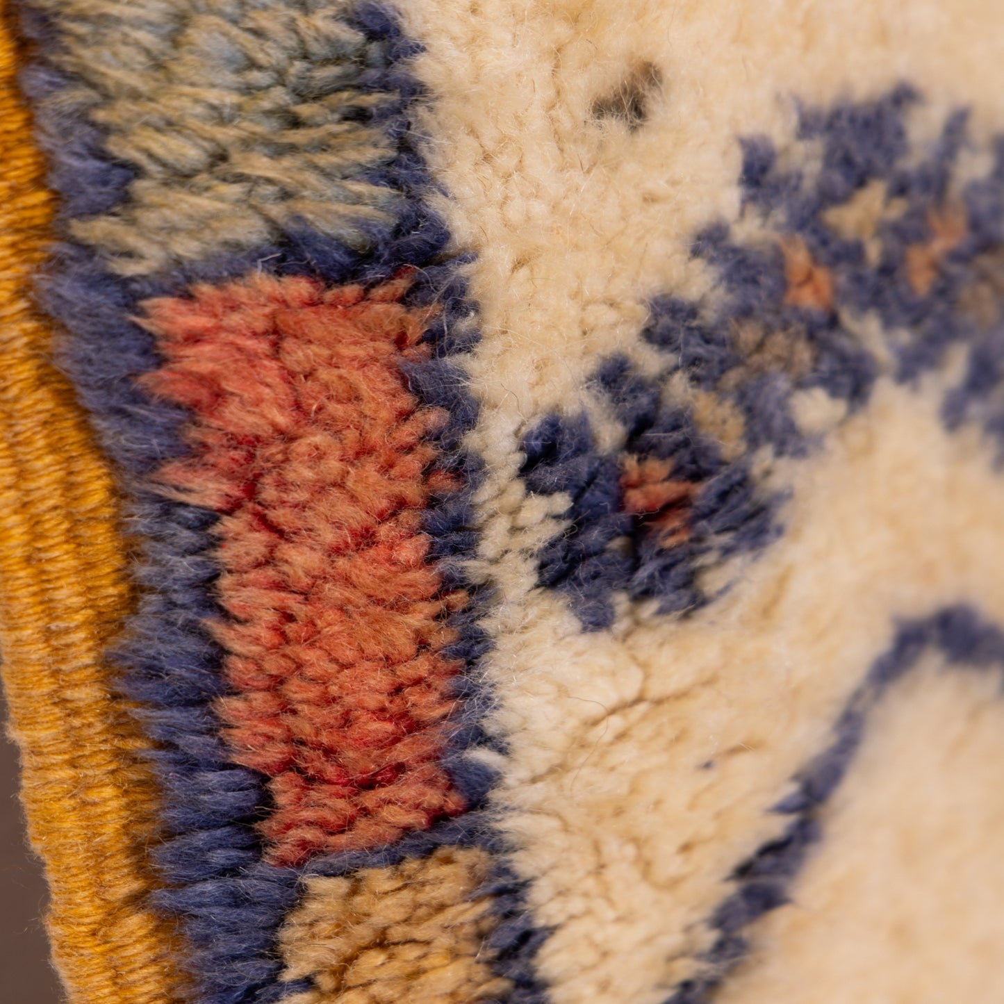 Handwoven Taznakht Moroccan Runner Rug – Beige & Black Berber Hallway Carpet – 70% Wool, 30% Cotton – Unique Tribal Design ; 13,62 ft / 2,46 ft