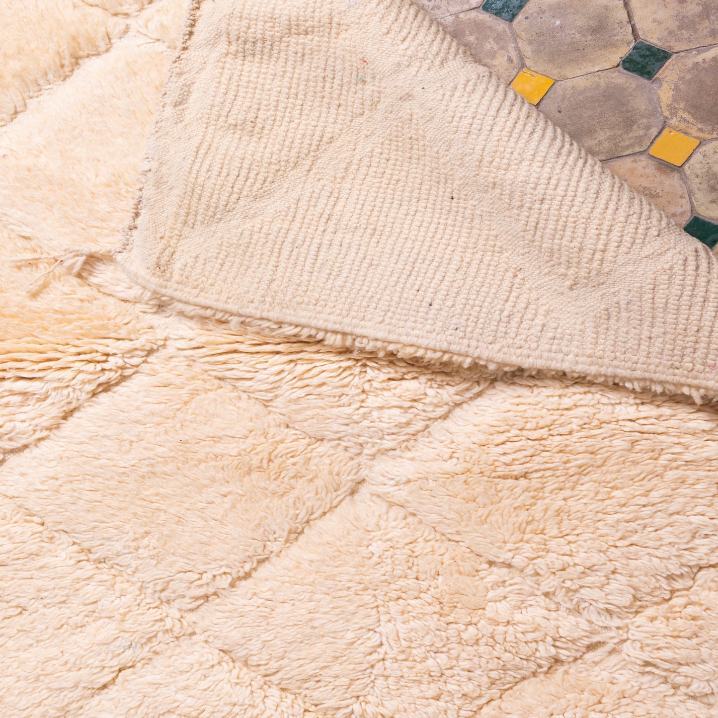 Handwoven Taznakht Moroccan Rug – 100% Wool Beige Diamond Pattern Carpet – Luxurious Plush Berber Rug – Soft Minimalist Design ;  4,27 ft / 3,12 ft