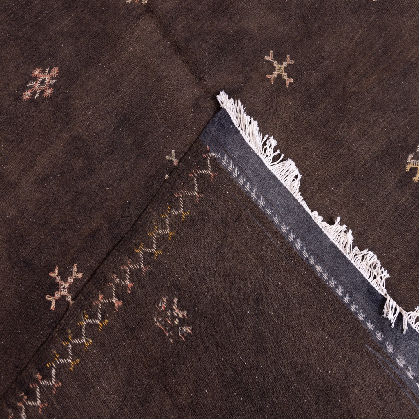 Handwoven Moroccan Akhnif Rug – Deep Ebony Berber Wool Carpet ; 9,84 ft / 6,40 ft