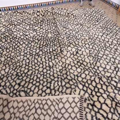 Handwoven Moroccan Mrirt Rug – Luxurious High-Pile Wool Berber Carpet in Black & Beige Geometric Design