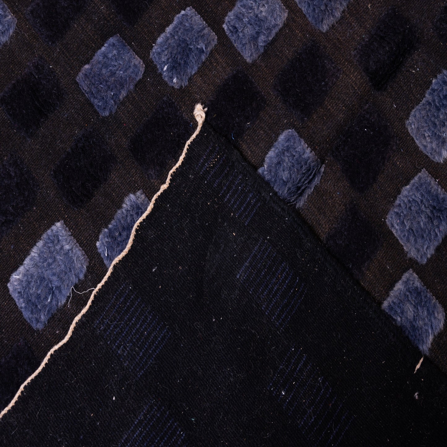 Handwoven Taznakht Moroccan Rug – 100% Wool Black & Deep Blue Geometric Pattern – Authentic Berber Artisan Craft – Bold Minimalist Design ; 8,37 ft  /  5,25 ft