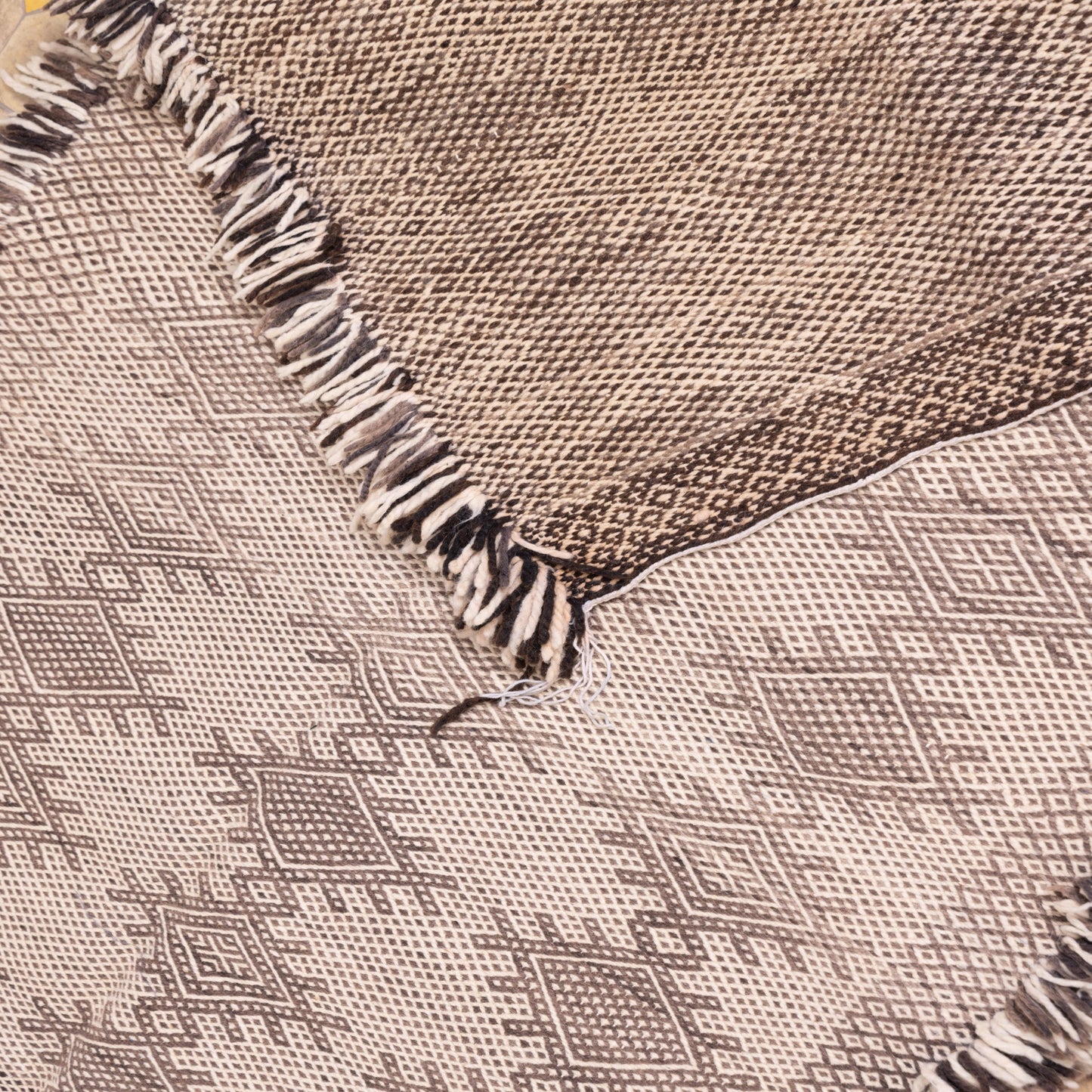 Handwoven Moroccan Akhnif Rug – Timeless Berber Diamond Motif ; 5,91 ft / 3,44 ft