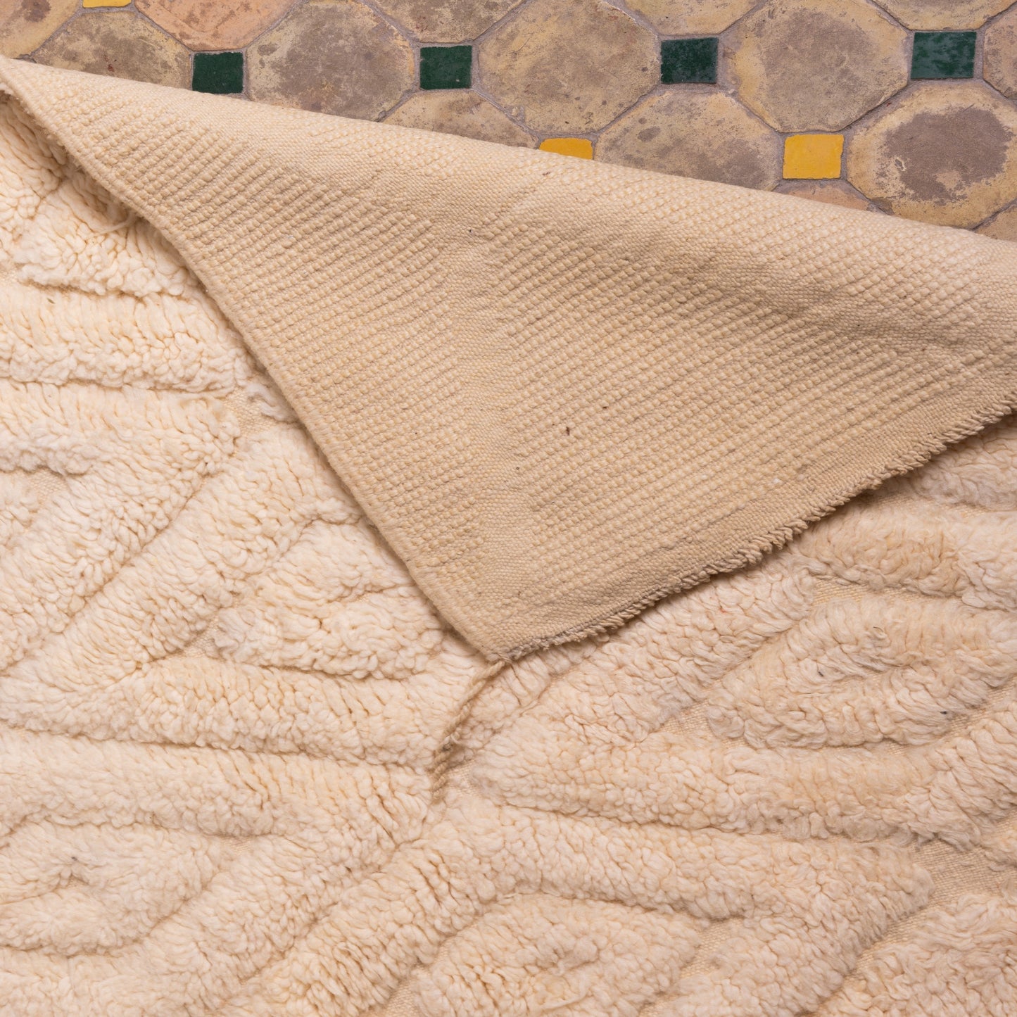 Handwoven Taznakht Moroccan Rug – 100% Wool Beige Diamond Motif Carpet – Luxurious Berber Handmade Rug – Minimalist Boho Style ;  4,43 ft / 3,12 ft