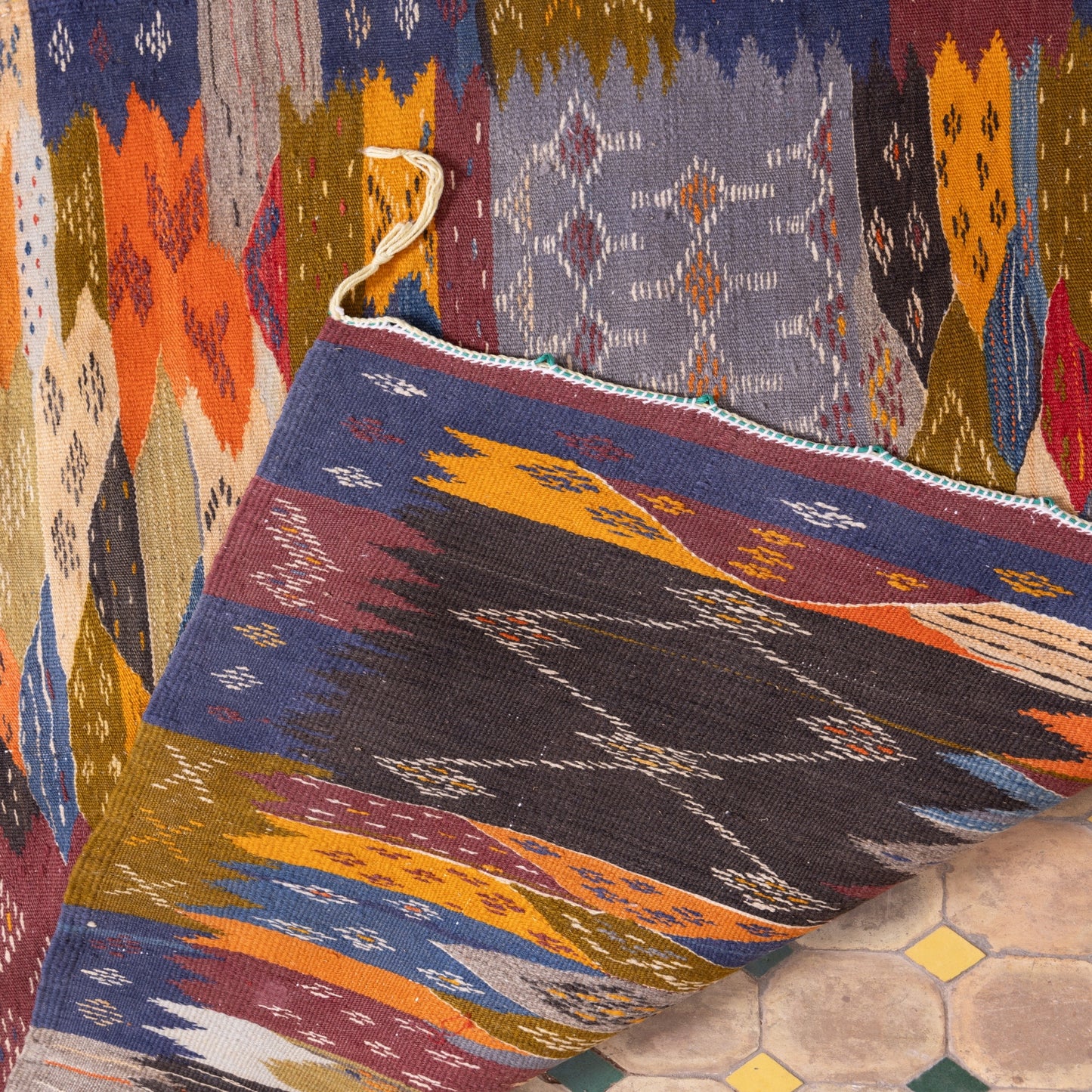 Handwoven Moroccan Akhnif Rug – A Vintage Work of Art ; 4,92 ft / 3,61 ft