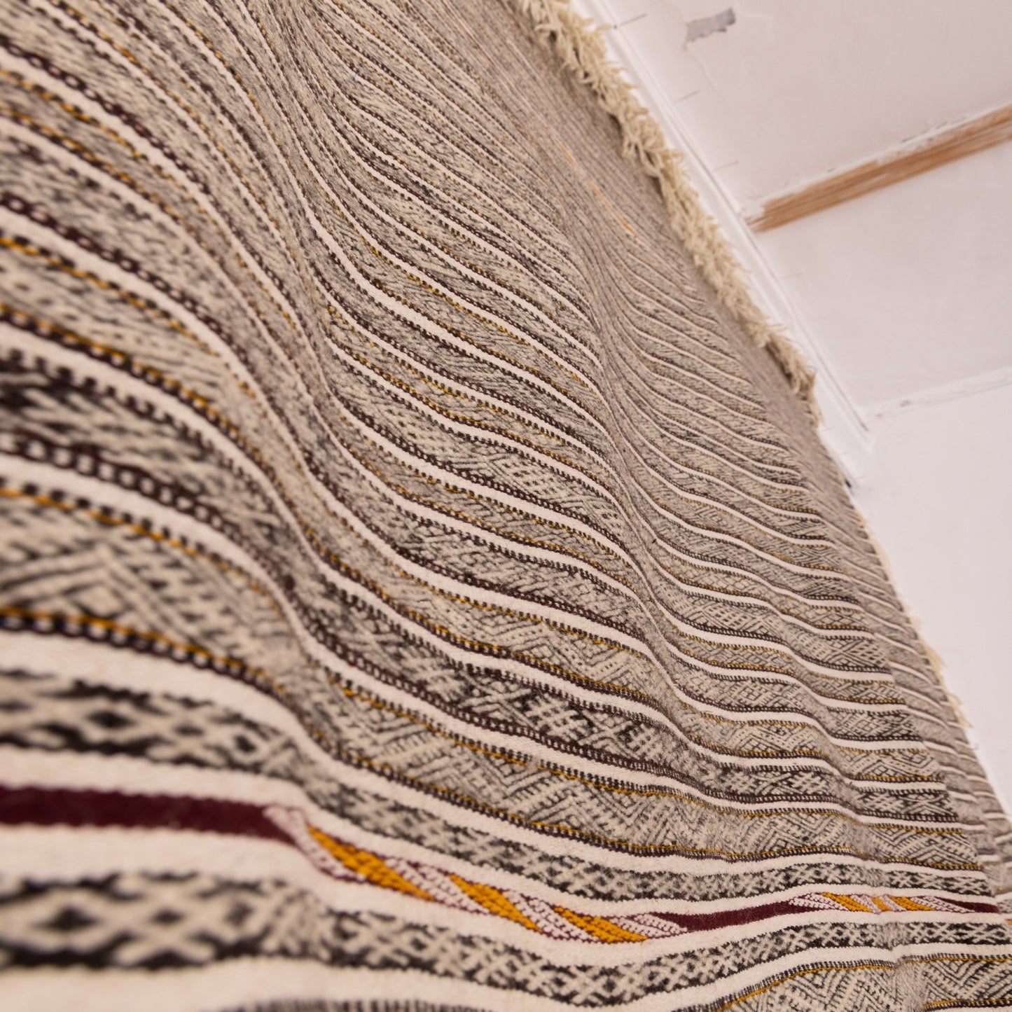 Large Vintage Moroccan Handira Wool Rug | Authentic Berber Striped Blanket | Handmade Tribal Textile ; 11,81 ft / 5,58 ft