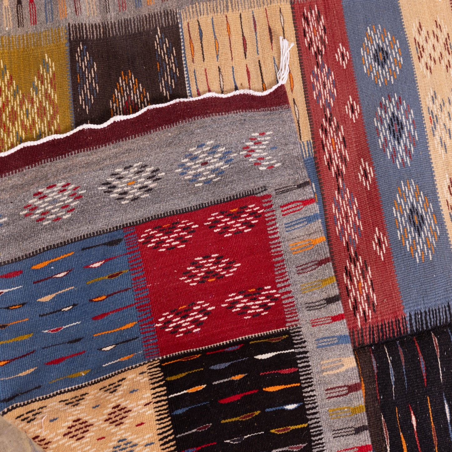 Handwoven Moroccan Akhnif Rug – Patchwork Bohemian Beauty ; 6,89 ft / 3,28 ft