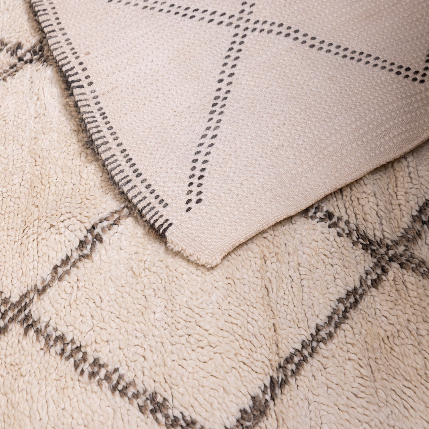 Vintage Moroccan Berber Rug – Handwoven Wool Carpet with Timeless Diamond Lattice Design ; 11,98 ft / 6,23 ft