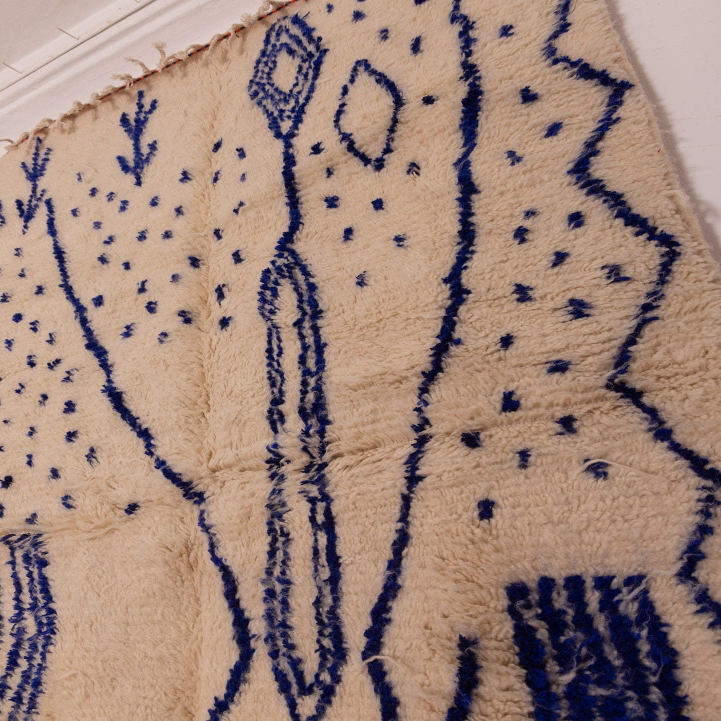 Modern Azilal Rug with Indigo Blue Tribal Motifs - 80% Wool 20% Cotton - Handwoven Moroccan Abstract Carpet - Contemporary Berber Decor