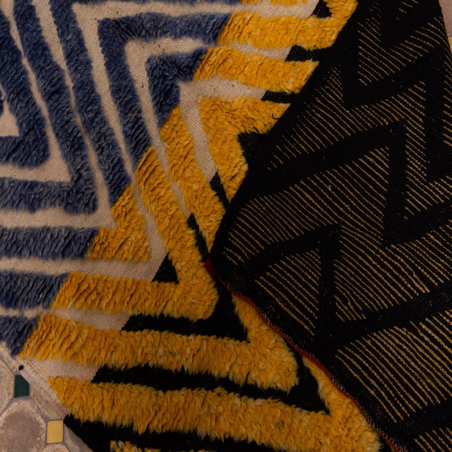 Handwoven Taznakht Moroccan Rug – 100% Wool Blue & Yellow Chevron Pattern – Authentic Berber Artisan Weaving – Bold Geometric Design ; 7,05 ft / 3,94 ft
