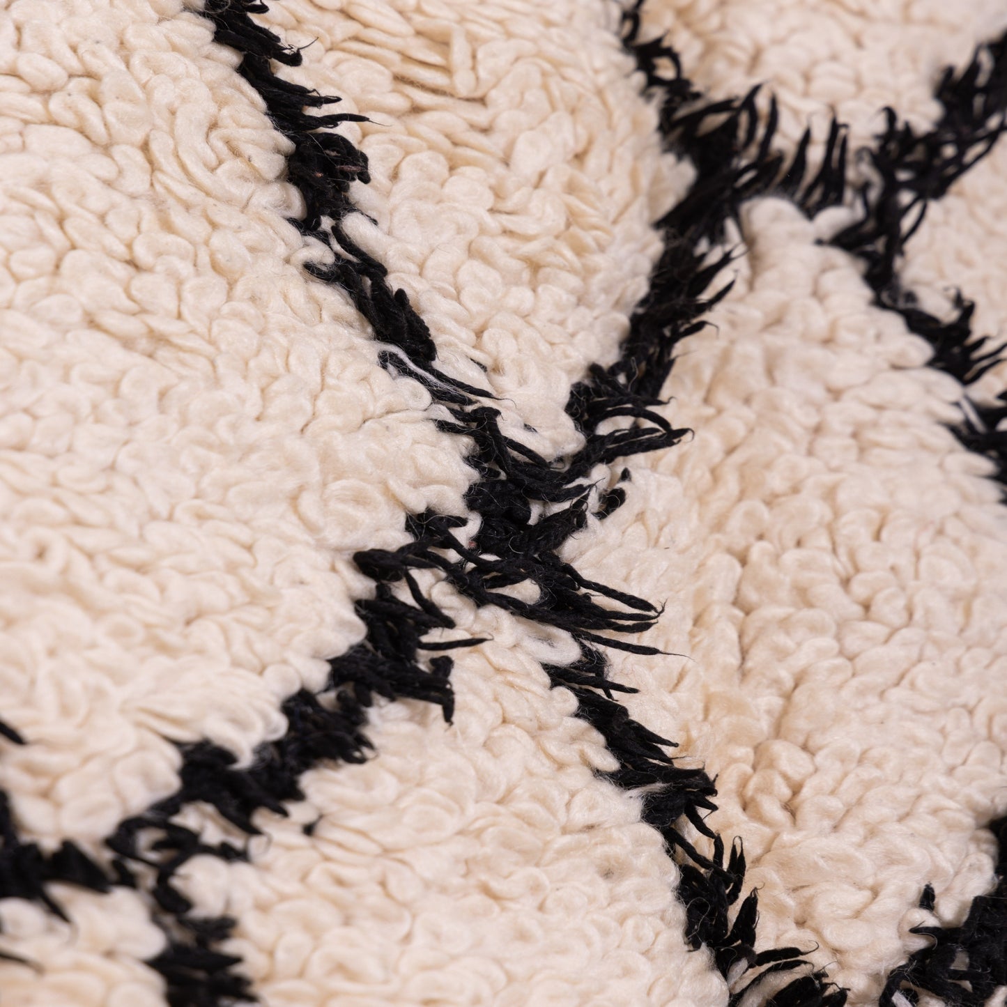 Handwoven Moroccan Beni Ourain Rug – Plush Wool with Classic Diamond Pattern ; 9,84 ft /  5,74 ft