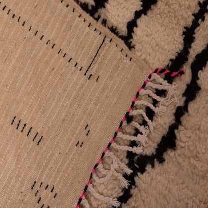 Modern Azilal Rug - Minimalist Moroccan Berber Carpet - 80% Wool 20% Cotton - Neutral Abstract Lines