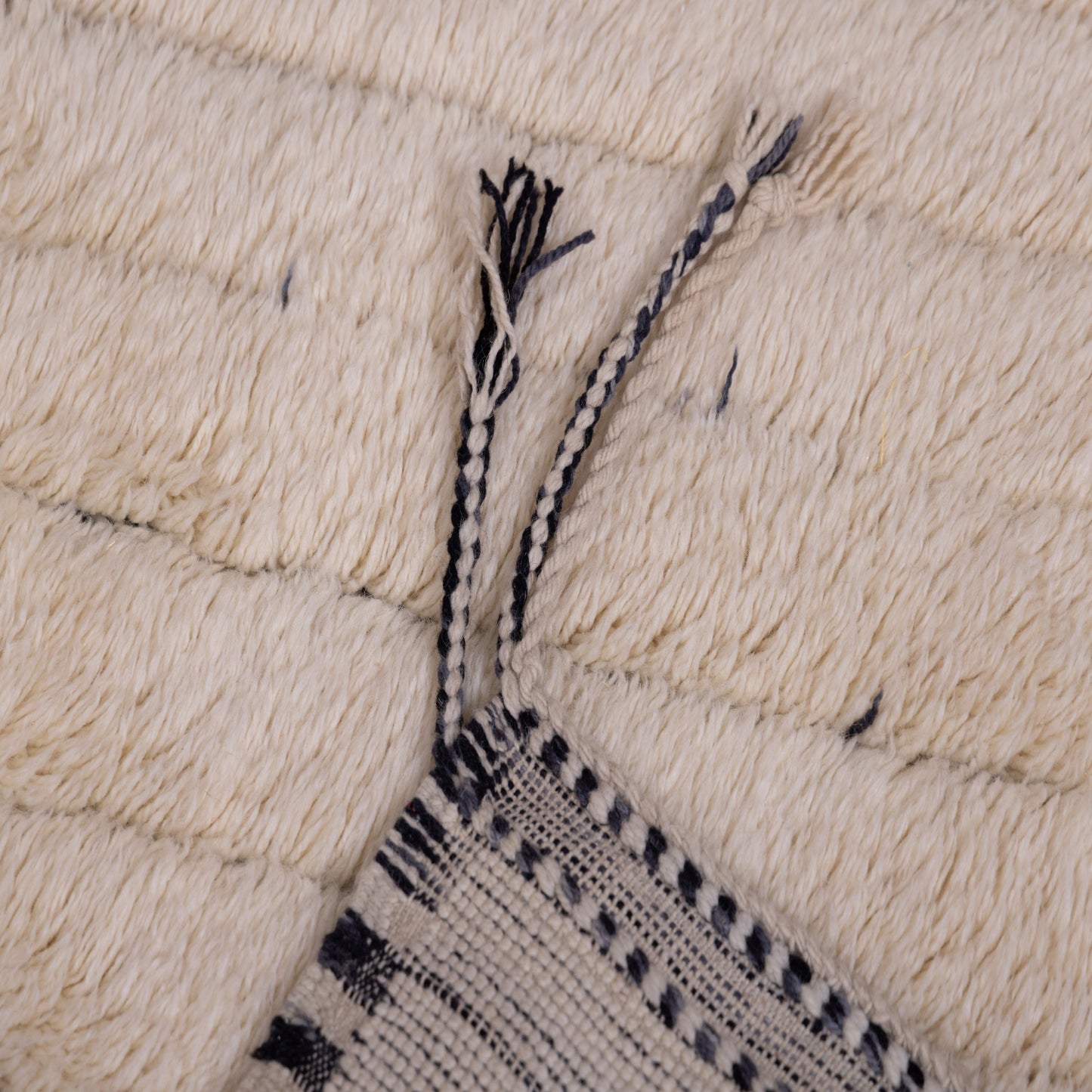 Handmade Mrirt Rug – 100% Wool Moroccan Berber Carpet – Cream & Black Textured Geometric Wool Rug – Luxury Minimalist & Modern Home Decor