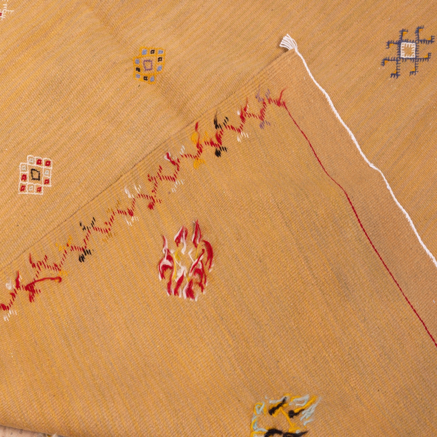 Handwoven Moroccan Akhnif Rug – Golden Berber Wool Carpet ; 8,37 ft / 5,09 ft