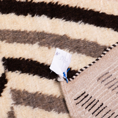 Handwoven Taznakht Moroccan Rug – 100% Wool Beige, Black & Red Striped Carpet – Authentic Berber Artisan Weaving – Bold Geometric Design ; 8,86 ft / 5,25 ft