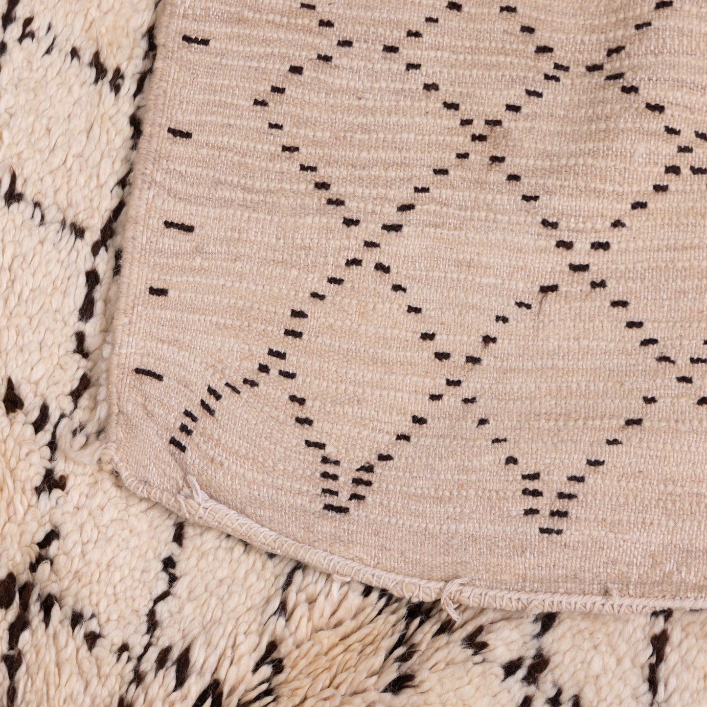 Whispered Grids” – Vintage Moroccan Beni Ourain Runner with Subtle Diamond Mesh