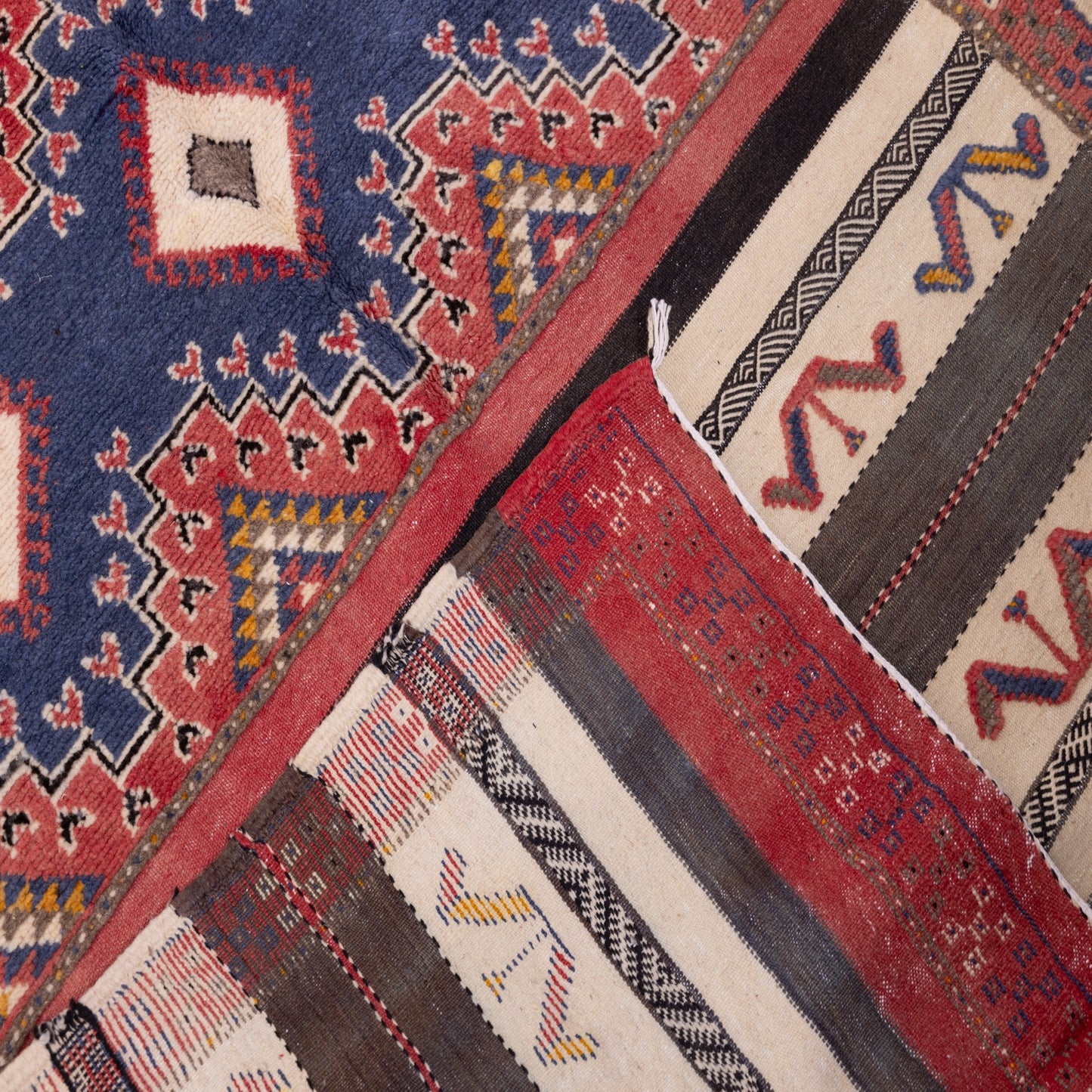 Handwoven Akhnif Moroccan Rug – Tribal Berber Flatweave in Deep Blue & Red ; 5,91 ft / 3,77 ft