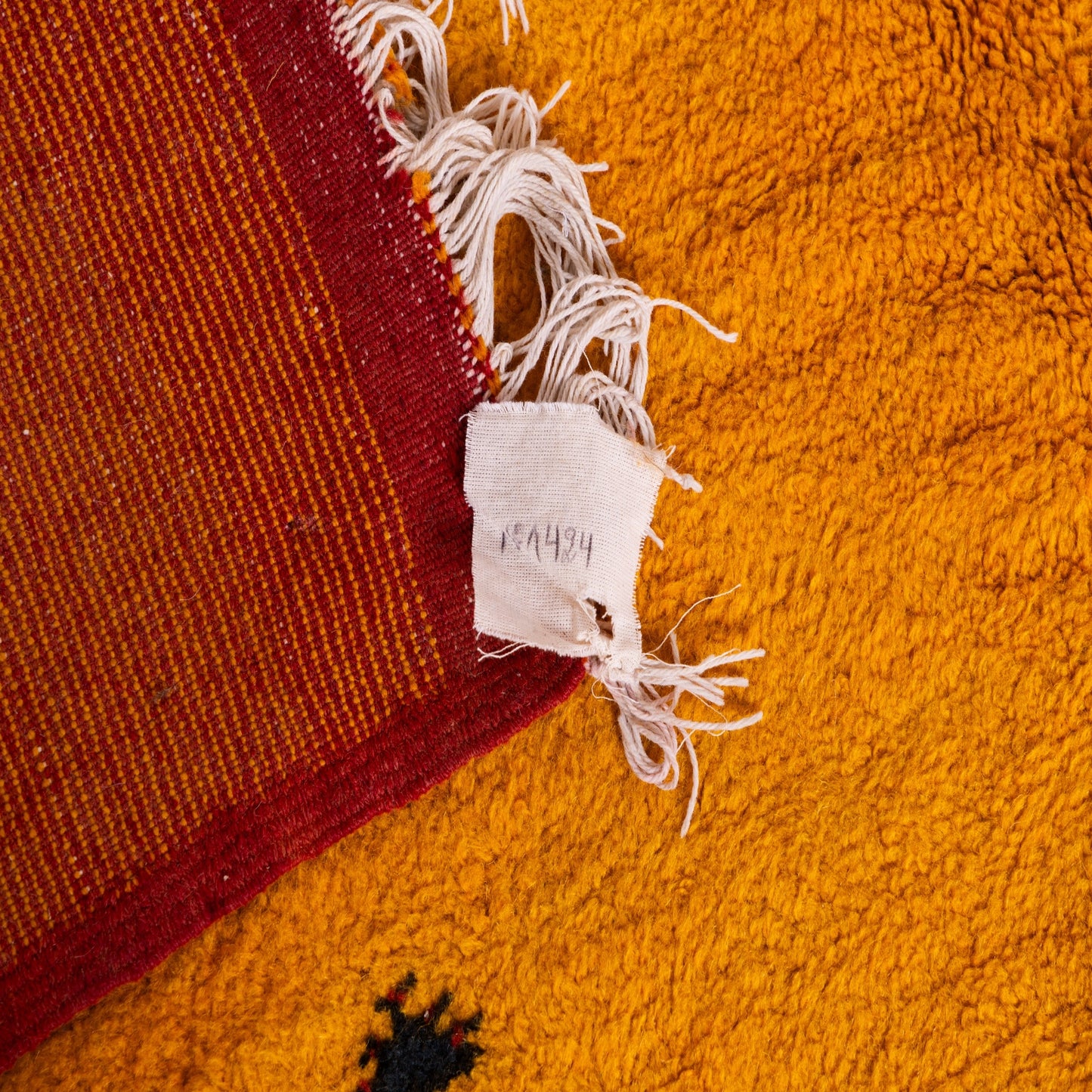 Handwoven Taznakht Moroccan Rug – Golden Yellow Berber Wool Carpet with Minimalist Symbols – 70% Wool, 30% Cotton – Luxurious Bohemian Decor ; 9,68 ft / 9,19 ft