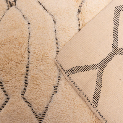 Handmade Moroccan Mrirt Rug – 100% Wool Berber Carpet – Beige & Black Geometric Design – Soft & Luxurious Boho Area Rug
