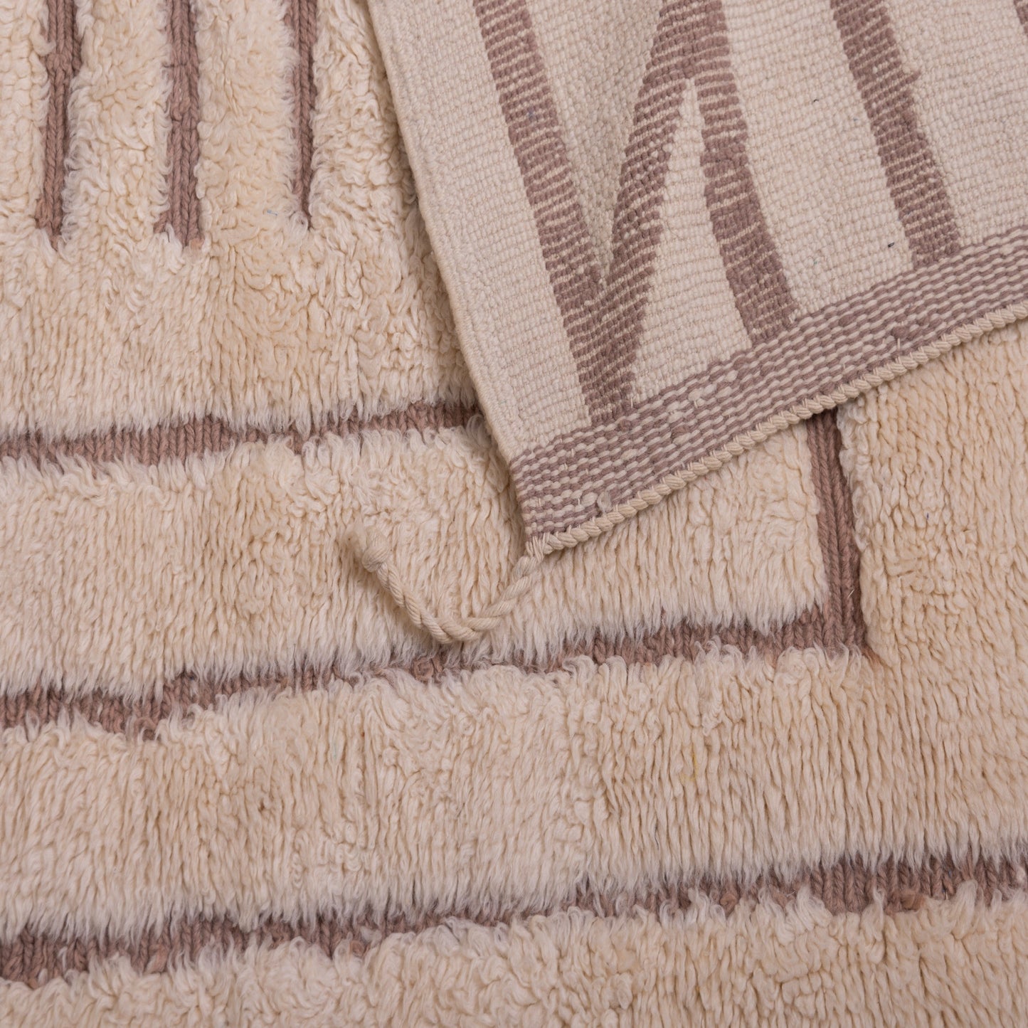 Handwoven Moroccan Wool Rug – Modern Geometric Line Pattern on Cream Background