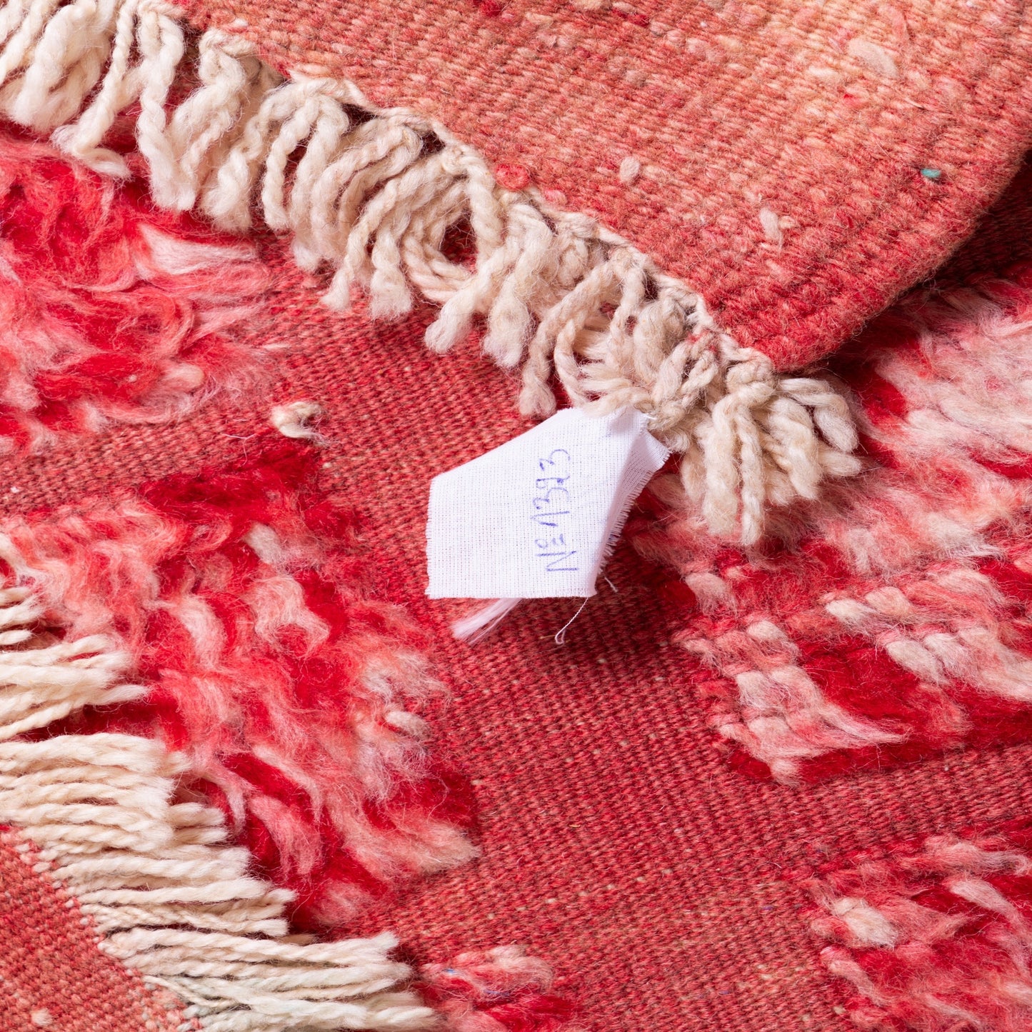 Handwoven Taznakht Moroccan Rug – 100% Wool Red & Beige Checkerboard Carpet – Authentic Berber Artisan Weaving – Warm Geometric Design ; 4,76 ft / 3,12 ft