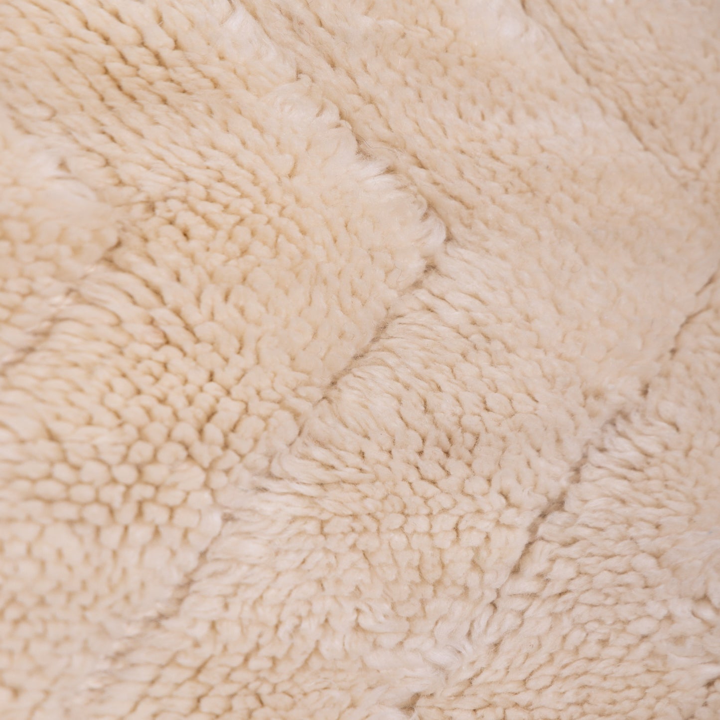Handwoven Moroccan Mrirt Rug – Plush Wool Berber Carpet with Diamond Pattern in Neutral Beige ; 10,83 ft / 6,73 ft