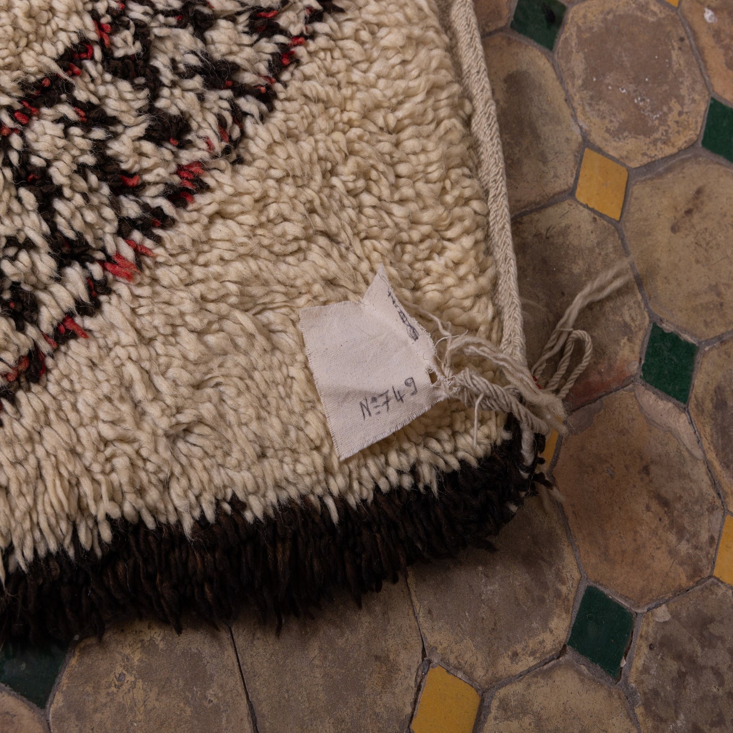 Vintage Moroccan Beni Ourain Rug – Handwoven Wool with Traditional Berber Symbols ; 10,66 ft  / 5,91 ft